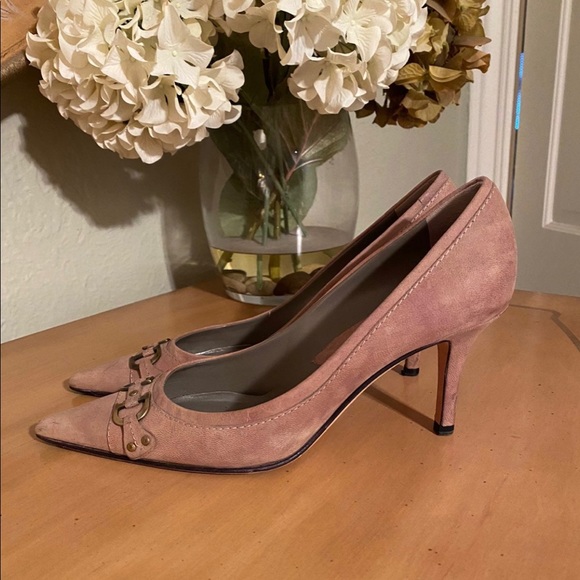 Dior suede pointed toed pumps with CD emblem - Picture 4 of 8